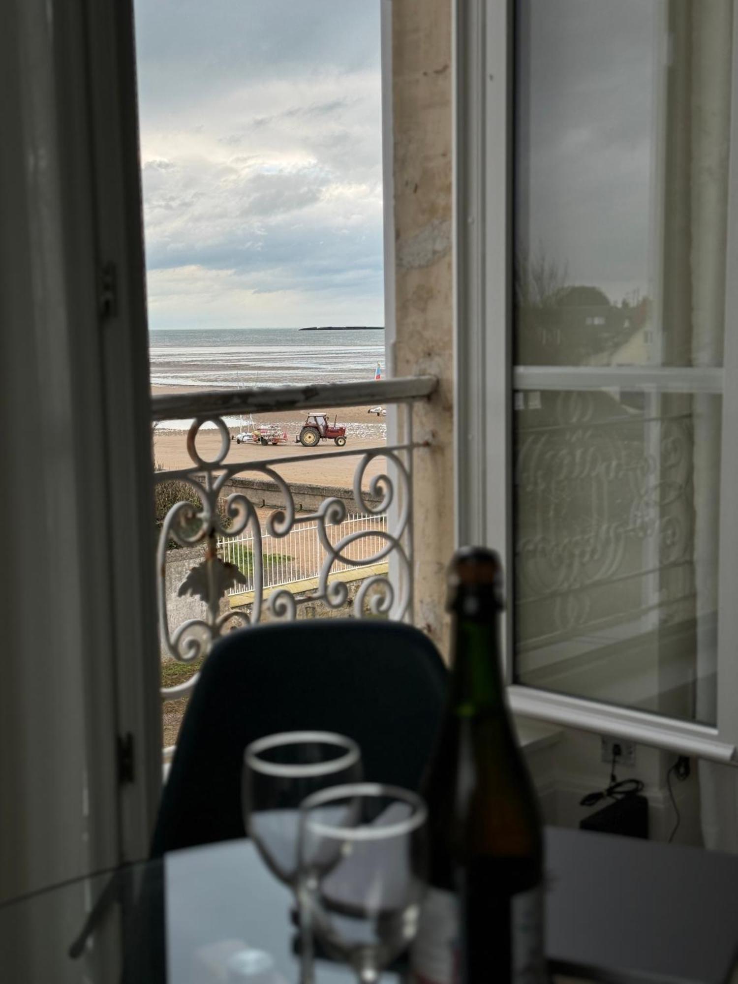Sunny Apt On D-Day Beach With Parking Saint-Come-de-Fresne Экстерьер фото