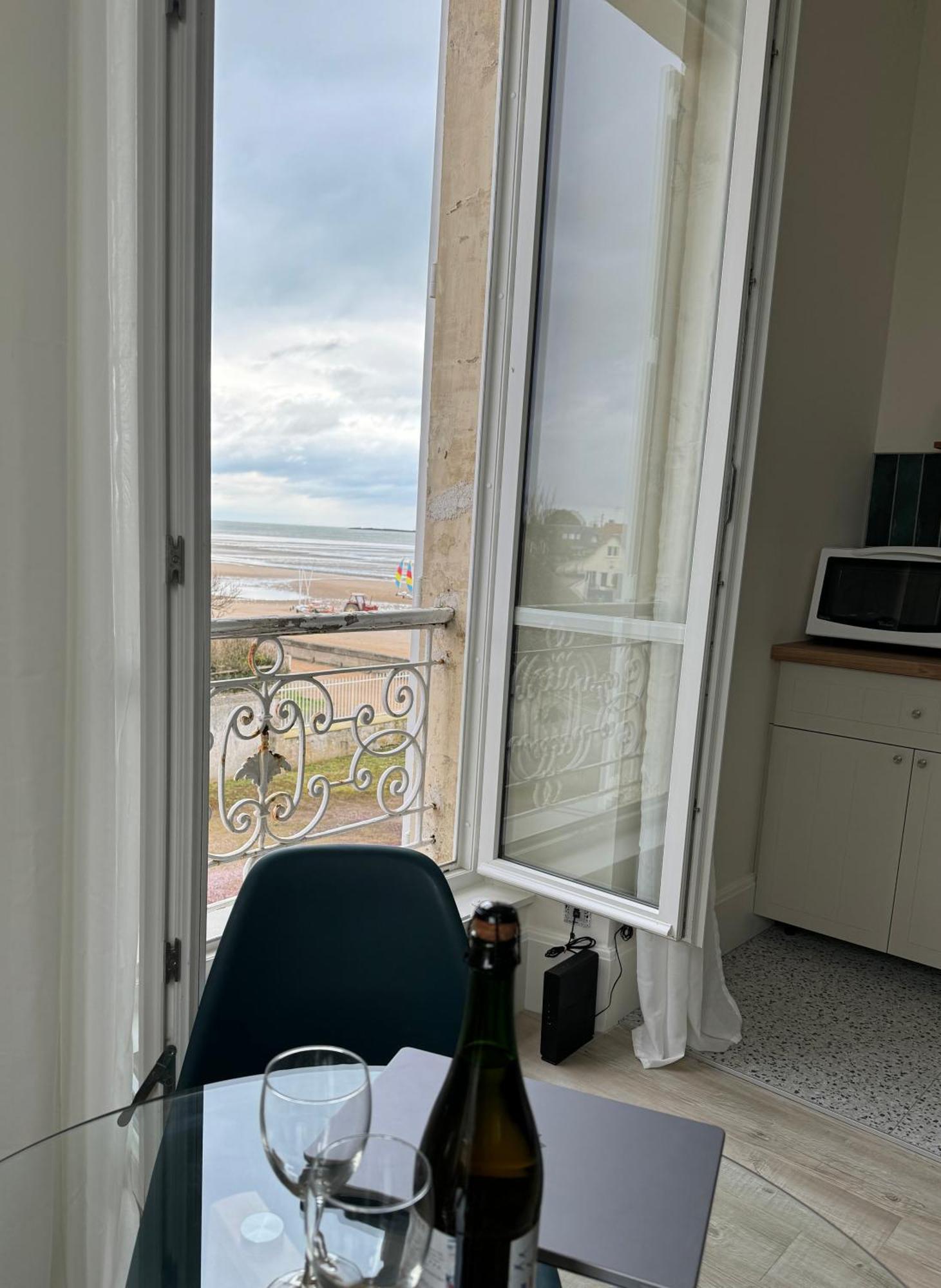 Sunny Apt On D-Day Beach With Parking Saint-Come-de-Fresne Экстерьер фото